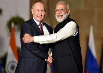 الرئيس الروسي، فلاديمير بوتين، ورئيس الوزراء الهندي، وناريندرا مودي.صورة.GETTY