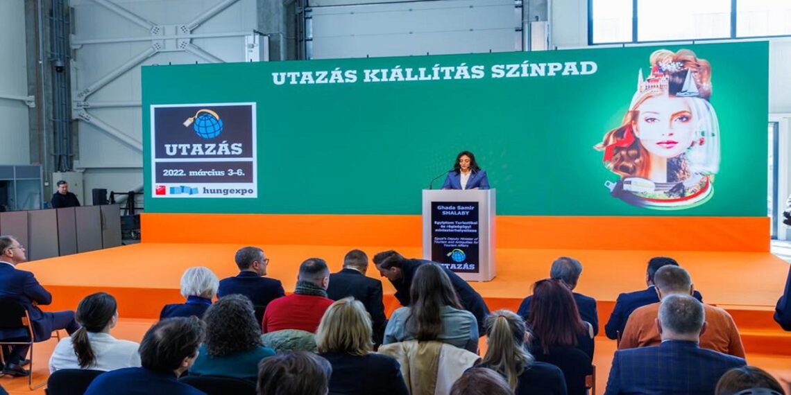 الوفد المصري في المعرض السياحي بالمجر.صورة.تويتر