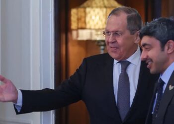 وزير الخارجية الروسي سيرجي لافروف، ونظيره الإماراتي، عبدالله بن زايد.صورة.العربية نت