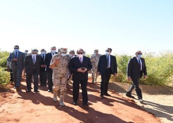 الرئيس المصري عبدالفتاح السياسي، على رأس وفد في توشكى بوادي أسوان.صورة.رياليست