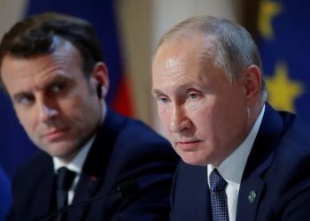 الرئيس الروسي، فلاديمير بوتين، ونظيره الفرنسي، إيمانويل ماكرون.صورة.AFP