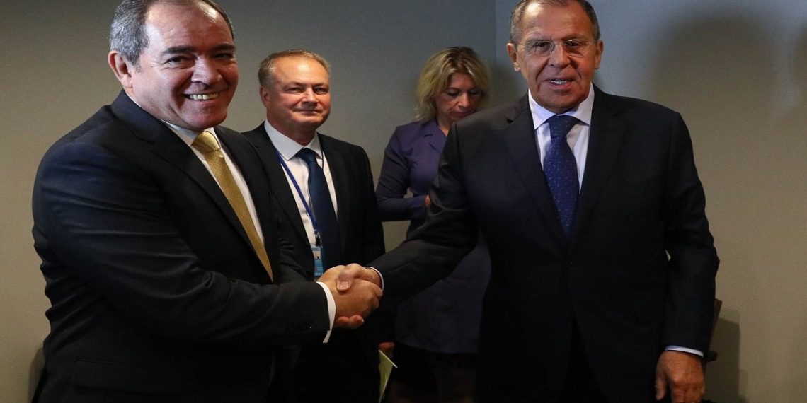 وزير الخارجية الروسي، سيرجي لافروف، ونظيره الجزائري.صورة.الميادين