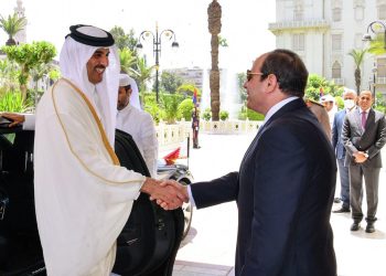 الرئيس المصري خلال لقاء أمير قطر . صورة . رويترز