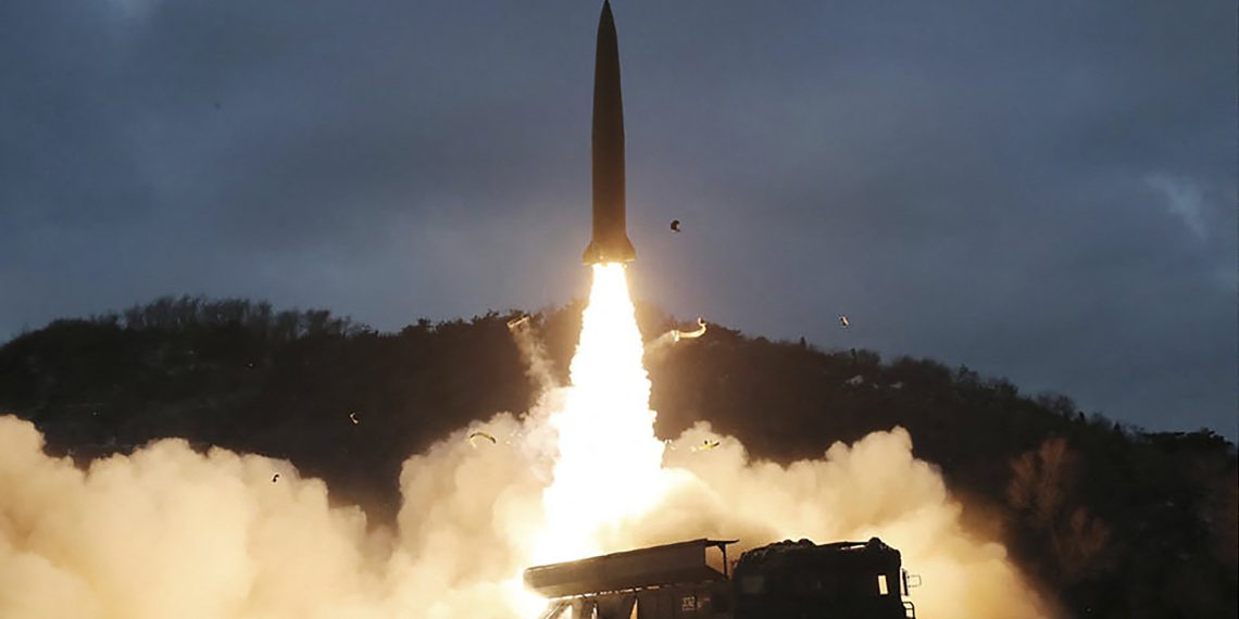 جانب من عملية إطلاق الصواريخ. صورة. رويترز