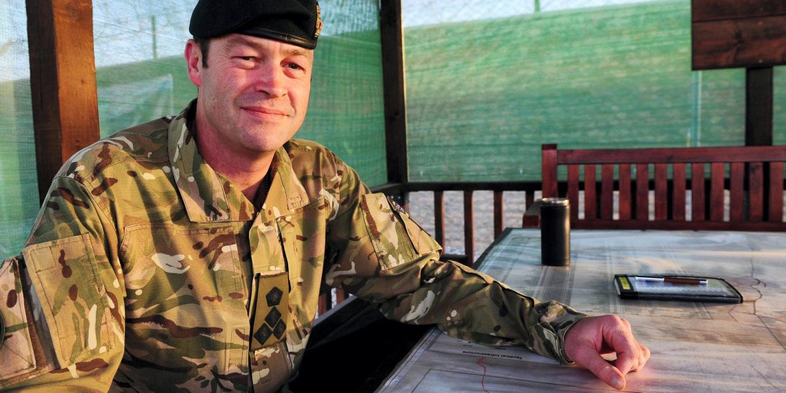 قائد الجيش البريطاني الجنرال باتريك ساندرز