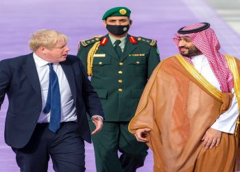 رئيس الوزراء البريطاني، بوريس جونسون، وولي العهد السعوي، محمد بن سلمان.صورة.CNN