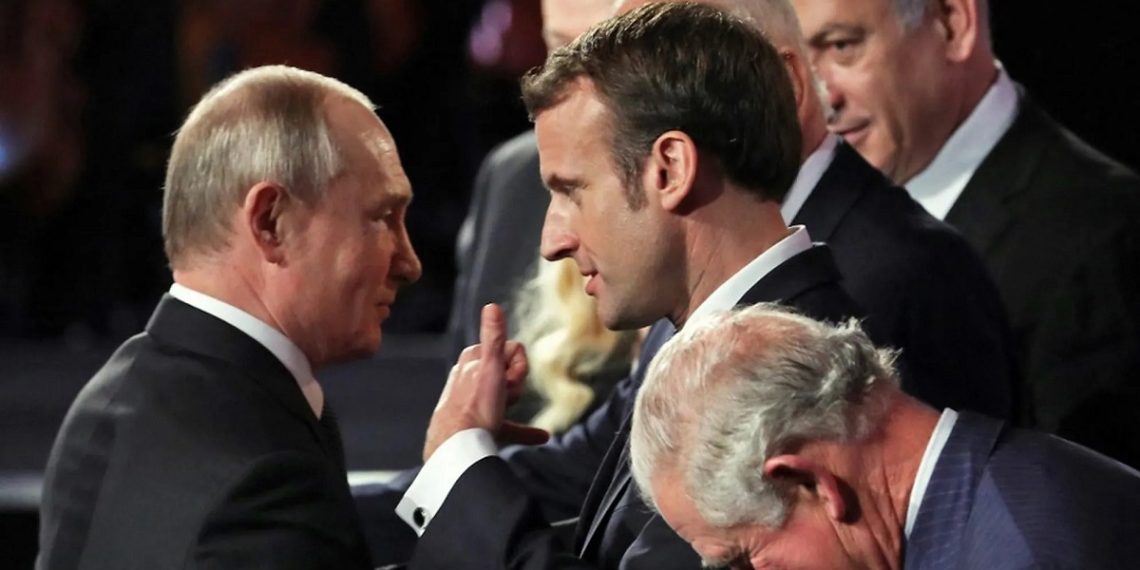 الرئيس الروسي، فلاديمير بوتين، ونظيره الفرنسي، إيمانويل ماكرون.صورة.AFP