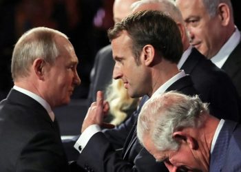 الرئيس الروسي، فلاديمير بوتين، ونظيره الفرنسي، إيمانويل ماكرون.صورة.AFP