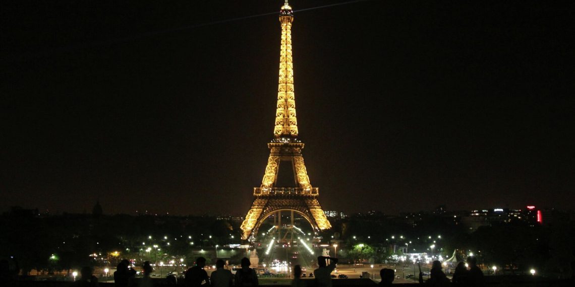 برج إيفل . صورة . الفرنسية