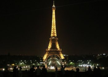 برج إيفل . صورة . الفرنسية