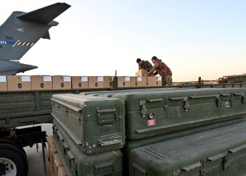 شحنات الأسلحة إلى أوكرانيا . صورة . رويترز