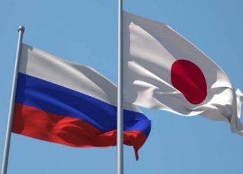 علما روسيا واليابان . صورة . أرشيفية