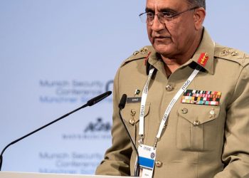 قمر جاويد باجوا.صورة.سفين هوبي