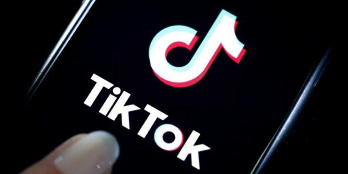 تطبيق تيك توك.