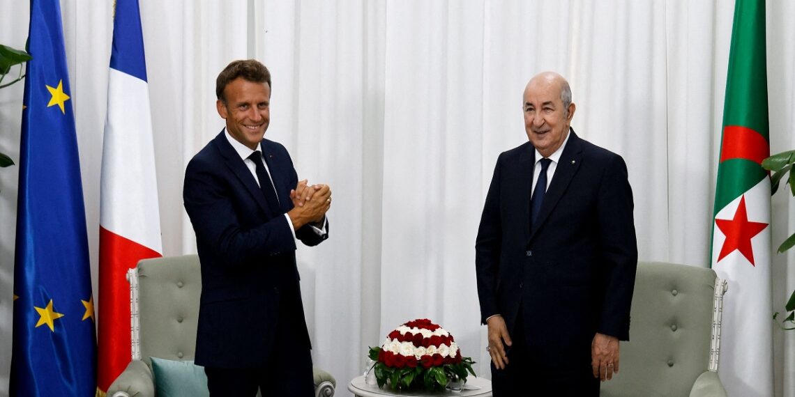 الرئيس الفرنسي، إيمانويل ماكرون، ونظيره الجزائري، عبد المجيد تبون.صورة.تلفزيون الشرق