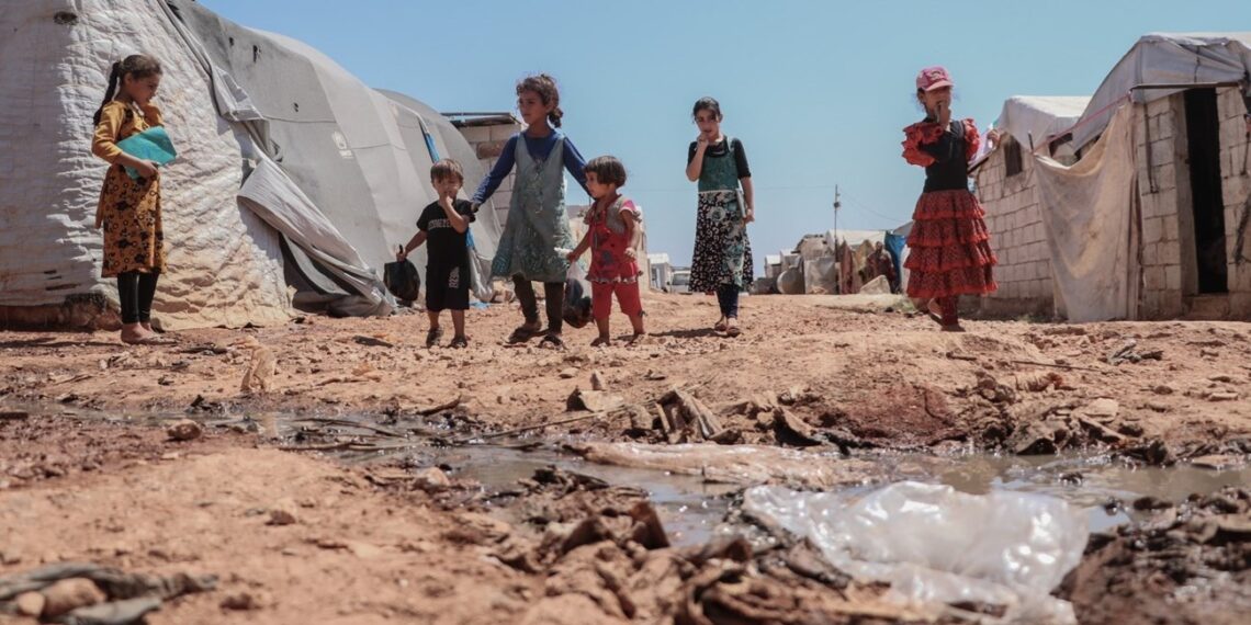 الكوليرا والقتال.. سوريا بين أزمتين كلتاهما مر