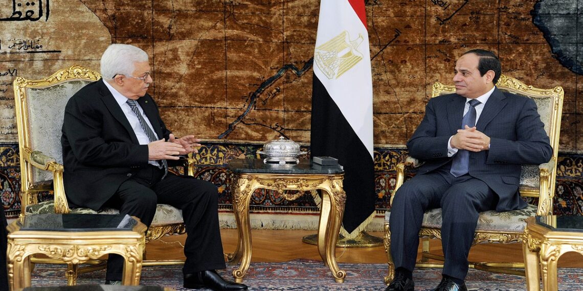الرئيس المصري، عبد الفتاح السيسي، ونظيره الفلسطيني، محمود عباس.صورة.AFP