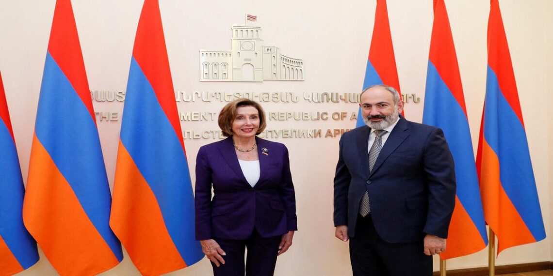 نانسي بيلوسي، ونيكول باشنيان.صورة.فرانس 24