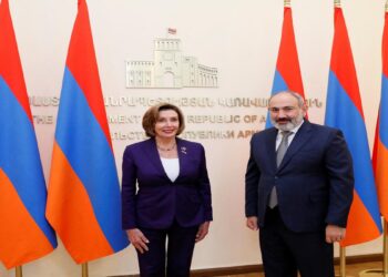 نانسي بيلوسي، ونيكول باشنيان.صورة.فرانس 24