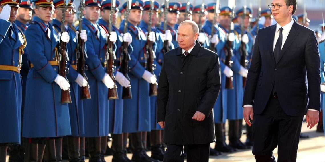 الرئيس الصربي ألكسندر فوسيتش، والرئيس الروسي فلاديمير بوتين.صورة.تويتر