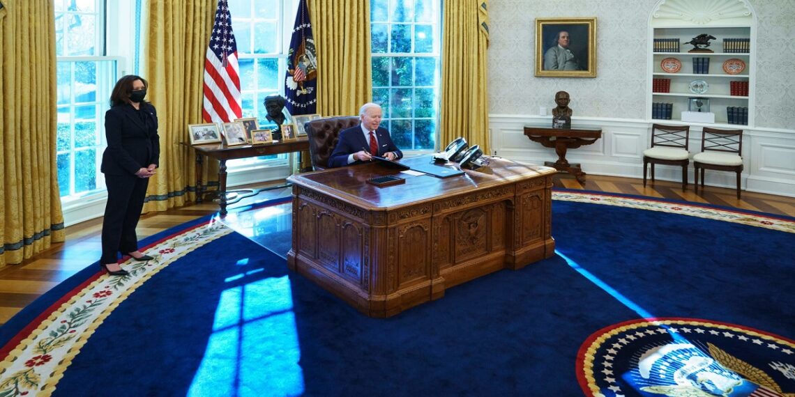 الرئيس الأمريكي جو بايدن، ونائبه، كامالا هاريس.صورة.CNN