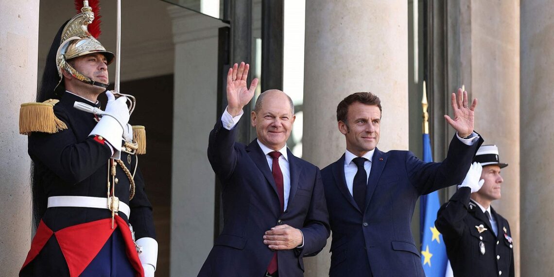 إيمانويل ماكرون، وأولاف شولتز.صورة.رويترز