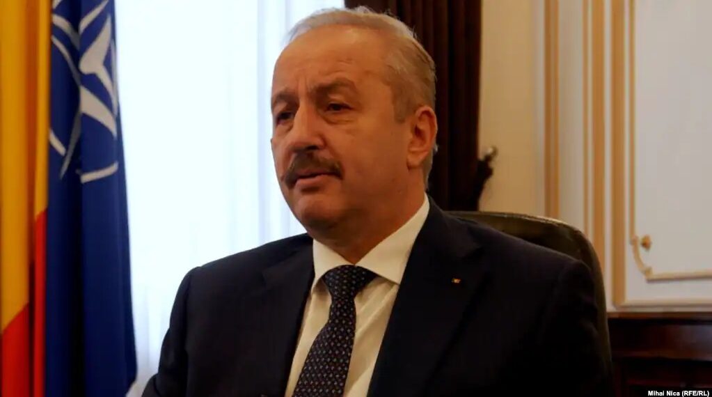 حرية التعبير تقيل وزير الدفاع الروماني