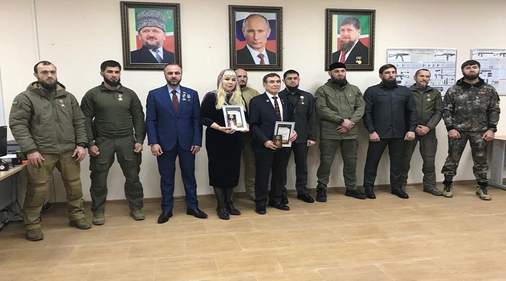 قيادة الجمهورية وعدد من كبار المسؤولين فيها.