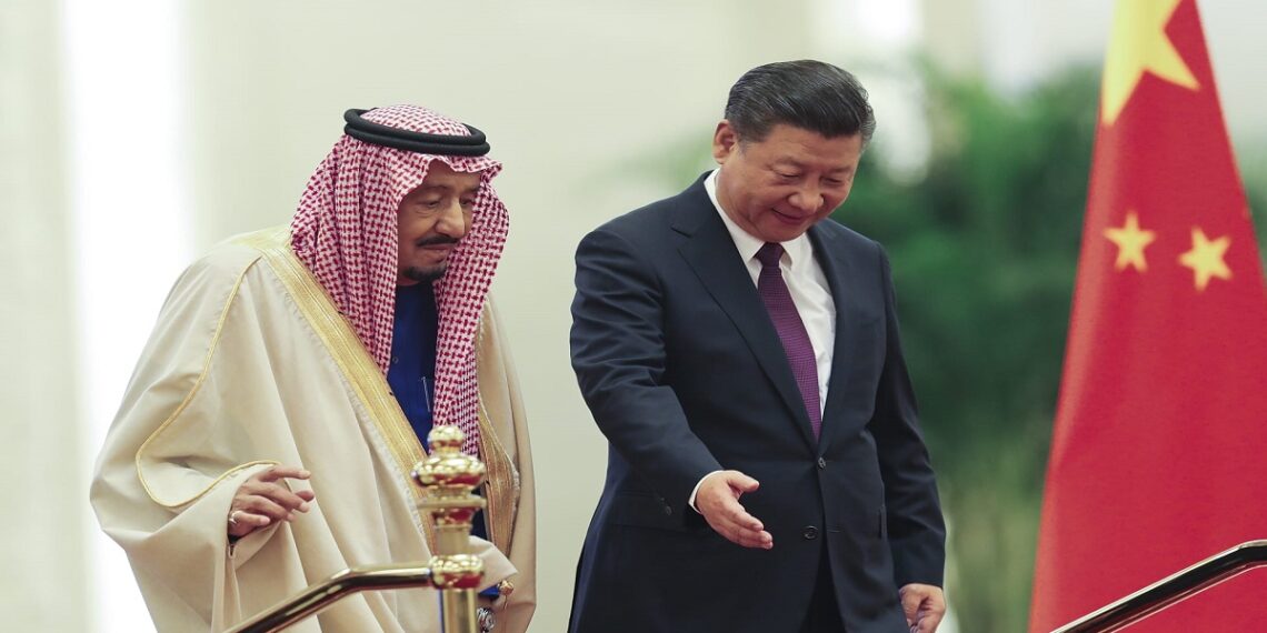 شي جين بينغ وسلمان بن عبد العزيز.صورة.CNN