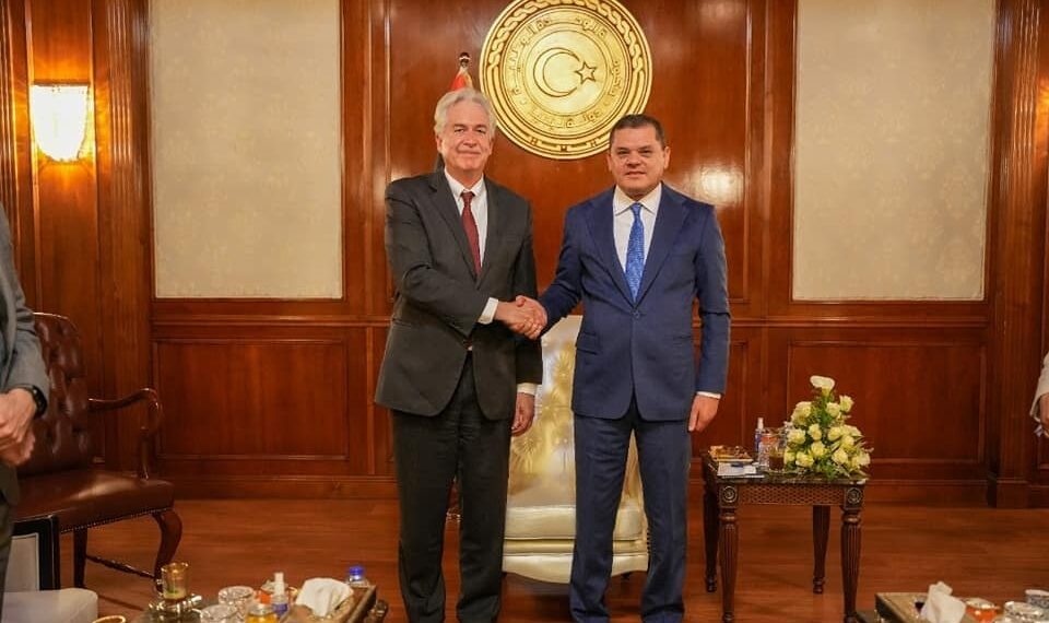 عبدالحميد الدبيبة، ووليام بيرنز.صورة.المكتب الإعلامي لحكومة الوحدة