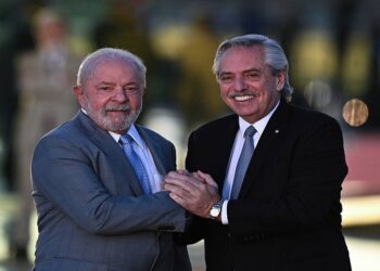 الرئيس البرازيلي لويس إيناسيو لولا دا سيلفا، والرئيس الأرجنتيني ألبرتو فرنانديز.صورة.EPA