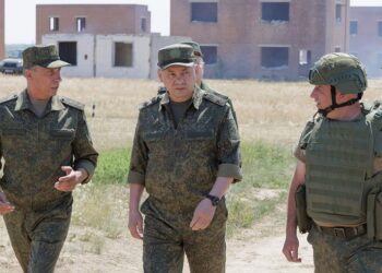 وزير الدفاع الروسي سيرجي شويغو في أحد مواقع القتال.صورة.ريا نوفوستي