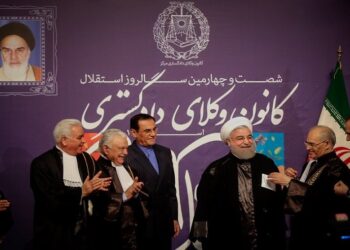 الرئيس الإيراني السابق حسن روحاني خلال الاحتفال بالذكرى الـ 64 لاستقلال نقابة المحامين المركزية