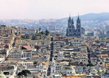 جانب من عاصمة الإكوادور – كيتو.صورة. rossaprimavera.ru