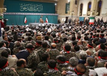 خامنئي في لقائه مع قوات التعبئة الشعبية