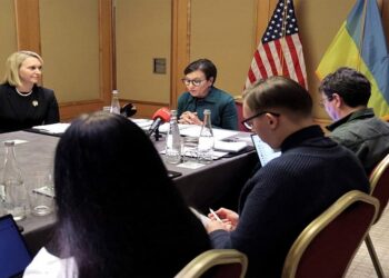 السفيرة الأمريكية لدى أوكرانيا بريدجيت برينك والممثلة الأمريكية الخاصة لدى أوكرانيا بيني بريتزكر في كييف.صورة.جلوبال برس