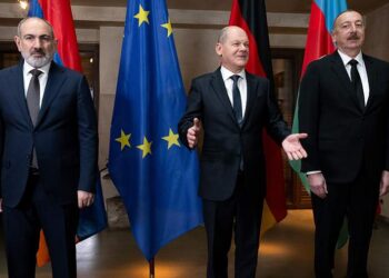 رئيس الوزراء الأرميني نيكول باشينيان والرئيس الأذربيجاني إلهام علييف، والمستشار الألماني أولاف شولتز.صورة.جلوبال برس