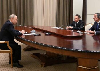 جانب من لقاء فلاديمير بوتين، ورافاييل غروسي.صورة.ريا نوفوستي