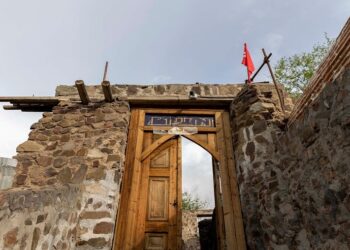 مدخل قلعة آلَمُوت كما تبدو حالياً