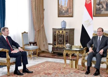 الرئيس المصري عبدالفتاح السيسي، ورئيس جهاز المخابرات الخارجية الروسي سيرغي ناريشكين.صورة.موقع الرئاسة المصرية