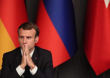 إيمانويل ماكرون.صورة.إزفستيا