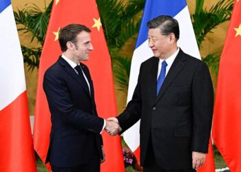 الرئيس الصيني، شي جين بينغ، ونظيره الفرنسي، إيمانويل ماكرون.صورة.جلوبال برس