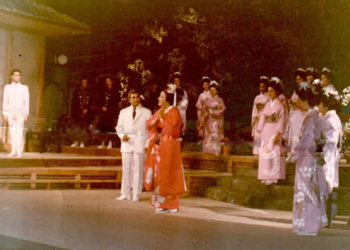 سودابة تاجبخش وعنايت رضائي من عرض "السيدة فراشة"، قاعة رودكي، طهران، الموسم الفني 1971/ 1972