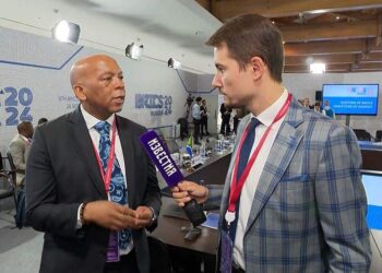 وزير الطاقة في جمهورية جنوب أفريقيا، كجوسينتشو راموكجوبا.صورة.إزفستيا