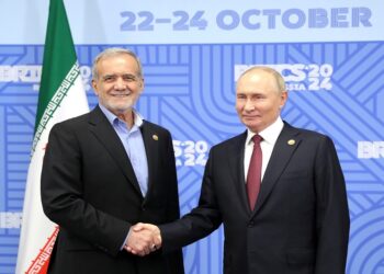 فلاديمير بوتين ونظيره الإيراني، مسعود بيزشكيان