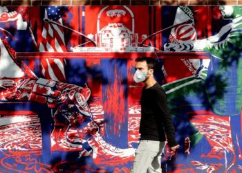 جدارية مرسومة على الحائط الخارجي للسفارة الأمريكية سابقًا بالعاصمة الإيرانية طهران (نوفمبر 2020)