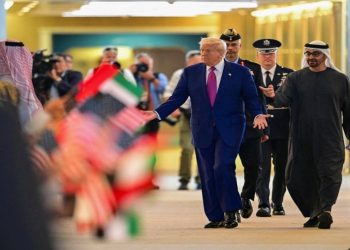 دونالد ترامب ومحمد بن زايد خلال وصوله الإمارات