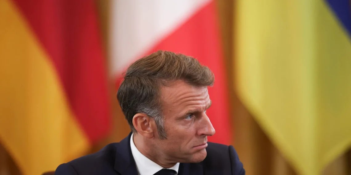 ماكرون يواجه أزمة خانقة بعد سقوط حكومة بايرو وحجب الثقة في البرلمان الفرنسي