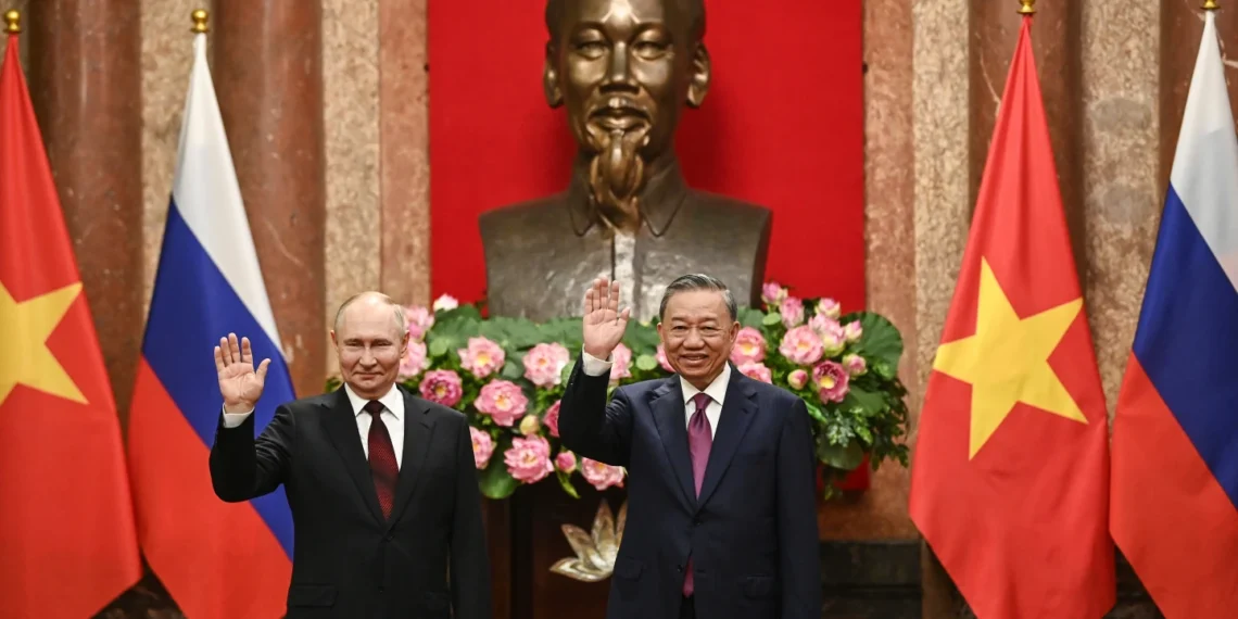 وثائق تكشف آلية سرية بين روسيا وفيتنام لتسوية عقود السلاح بعيداً عن العقوبات الغربية