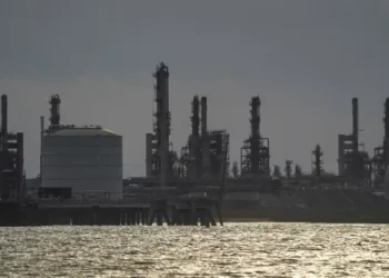 كونوكو فيليبس تعتزم خفض ربع قوتها العاملة بحلول عام 2026